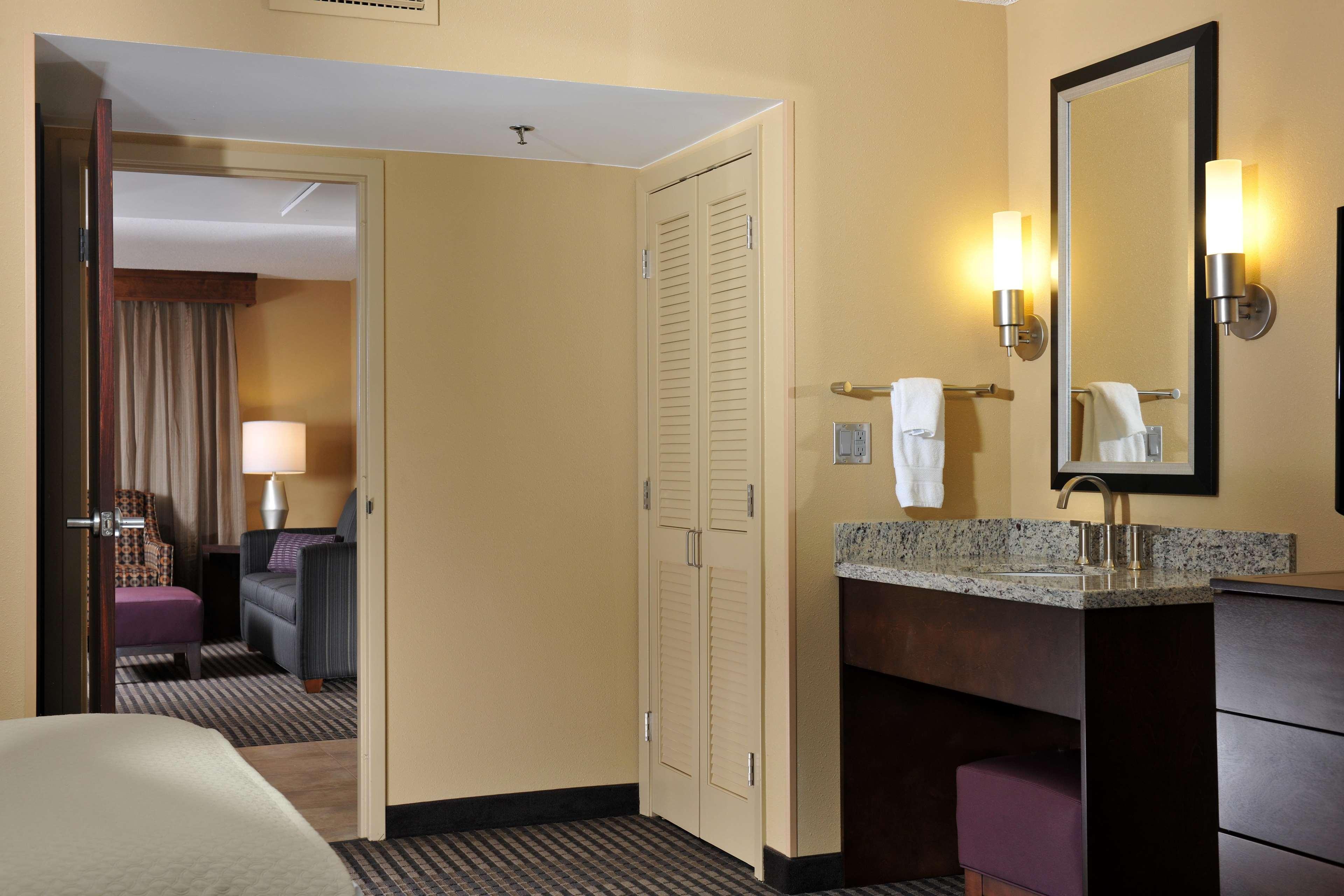 Embassy Suites Des Moines Downtown Eksteriør billede