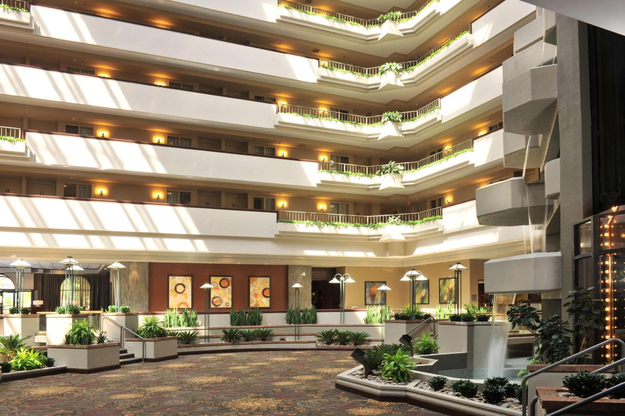 Embassy Suites Des Moines Downtown Eksteriør billede